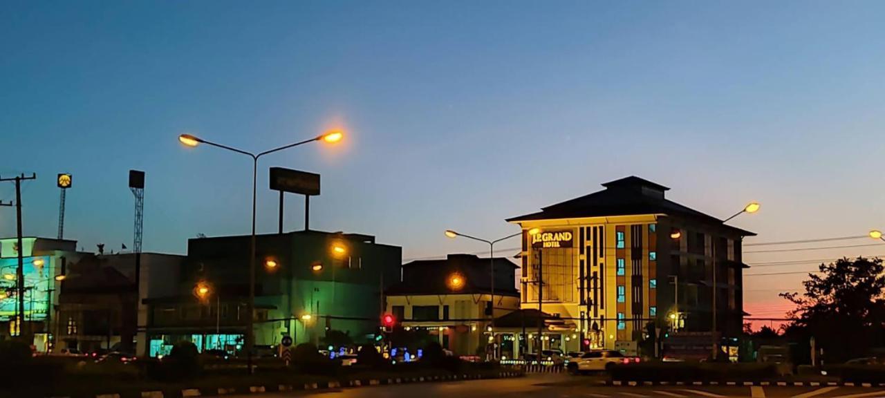 J.P.Grand Hotel Trat Extérieur photo